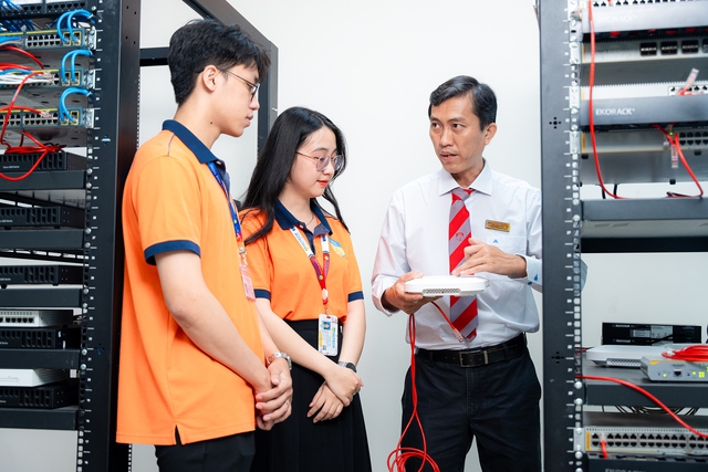 Sinh viên Công nghệ thông tin HUTECH trưởng thành từ môi trường học thật, làm thật - Ảnh 1.