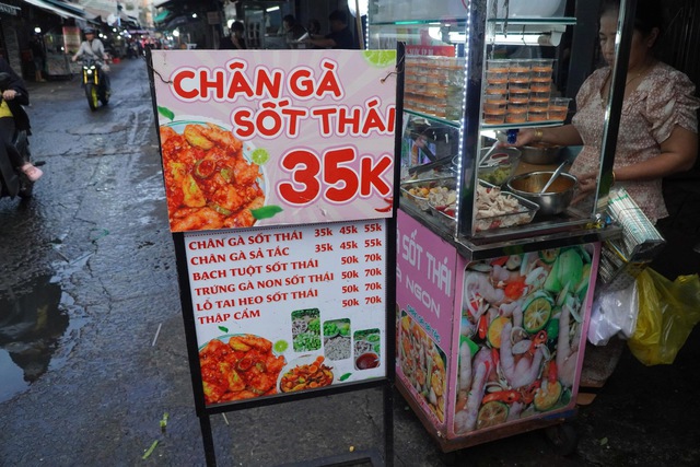 Điểm hẹn food tour hẻm cho teen mê món ngon giá mềm tại khu Xóm Chiếu - Ảnh 5.