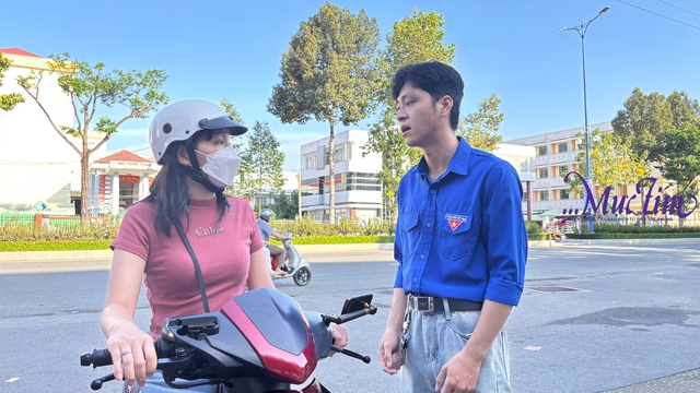Tiền Giang: thí sinh thi tốt nghiệp THPT quên đem máy tính, cảnh sát giao thông chở về lấy - Ảnh 4.