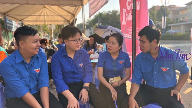 Tiền Giang: thí sinh thi tốt nghiệp THPT quên đem máy tính, cảnh sát giao thông chở về lấy - Ảnh 3.