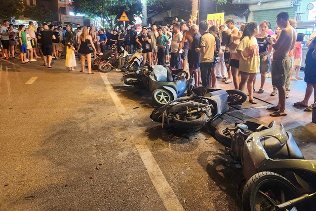Senior police officer dismissed after drunk driving chain-reaction crash in Vietnam- Ảnh 1. Senior police officer dismissed after drunk driving chain-reaction crash in Vietnam- Ảnh 1.