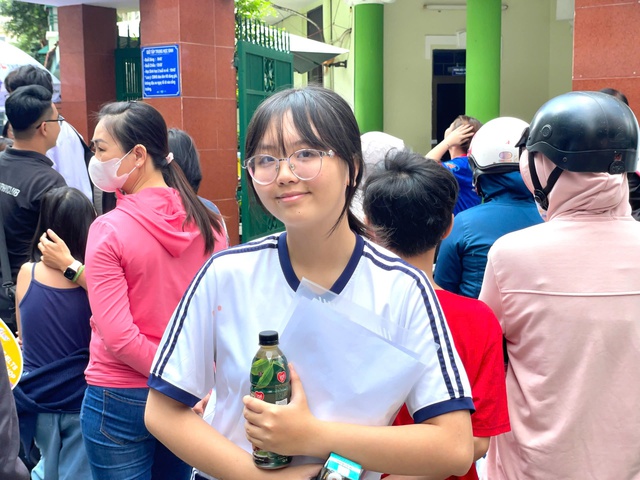 Thí sinh 2K7 nói gì sau bài thi tự chọn sáng nay? - Ảnh 12.