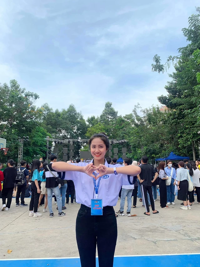 Sở hữu vẻ ngoài xinh đẹp, Hoa hậu Việt Nam 2025 Hà Trúc Linh đã từng tự ti vì điều này - Ảnh 4.