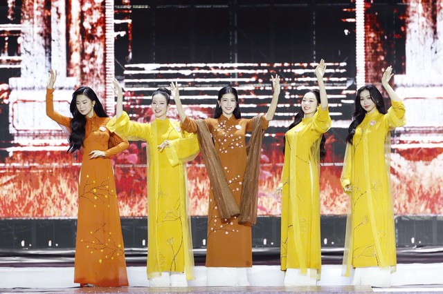 Phu Yen Province's beauty crowned new Miss Vietnam - Ảnh 9. Phu Yen Province's beauty crowned new Miss Vietnam - Ảnh 9.