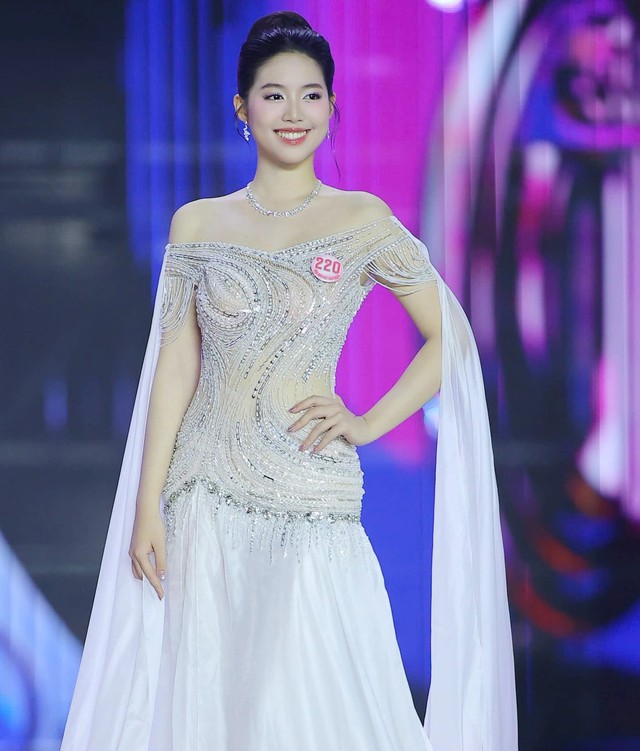 Phu Yen Province's beauty crowned new Miss Vietnam - Ảnh 7. Phu Yen Province's beauty crowned new Miss Vietnam - Ảnh 7.