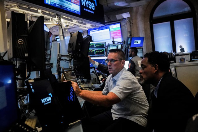 S&P 500, Nasdaq hit record closing highs amid trade negotiations, rate cut bets - Ảnh 2. S&P 500, Nasdaq hit record closing highs amid trade negotiations, rate cut bets - Ảnh 2.