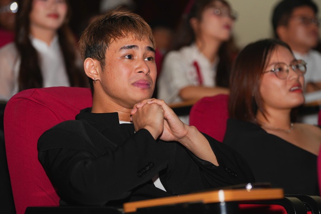 Nhóm 6 sinh viên Nhân văn nỗ lực đi tìm 'Đóa hoa Tourette'- Ảnh 5.