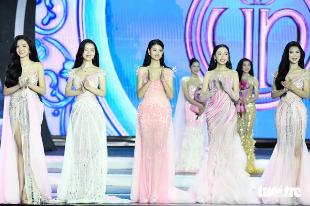 Phu Yen Province's beauty crowned new Miss Vietnam - Ảnh 11. Phu Yen Province's beauty crowned new Miss Vietnam - Ảnh 11.