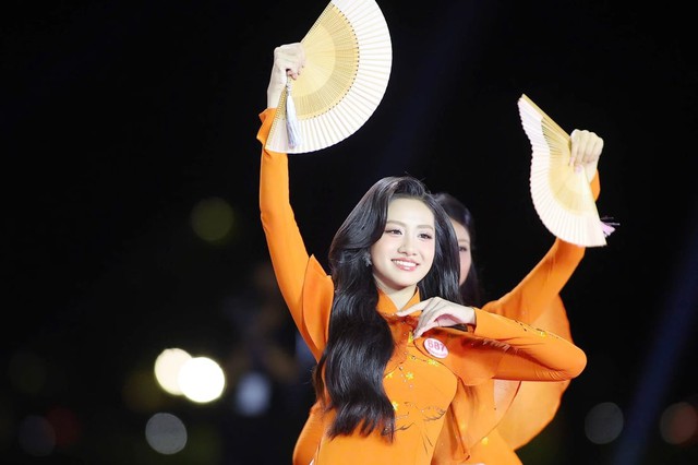 Phu Yen Province's beauty crowned new Miss Vietnam - Ảnh 4. Phu Yen Province's beauty crowned new Miss Vietnam - Ảnh 4.