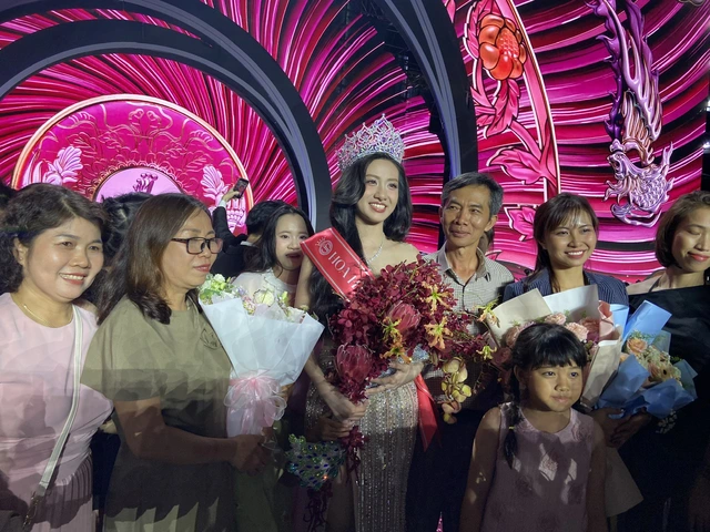 Phu Yen Province's beauty crowned new Miss Vietnam - Ảnh 6. Phu Yen Province's beauty crowned new Miss Vietnam - Ảnh 6.
