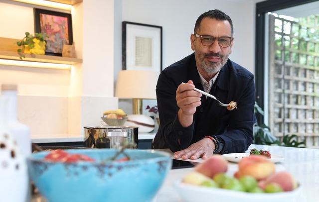 Sami Tamimi on Palestinian cooking and cultural preservation amid the destruction in Gaza - Ảnh 1.