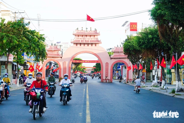 Không khí chuẩn bị đón thời khắc công bố thành lập tỉnh thành, phường xã - Ảnh 1.