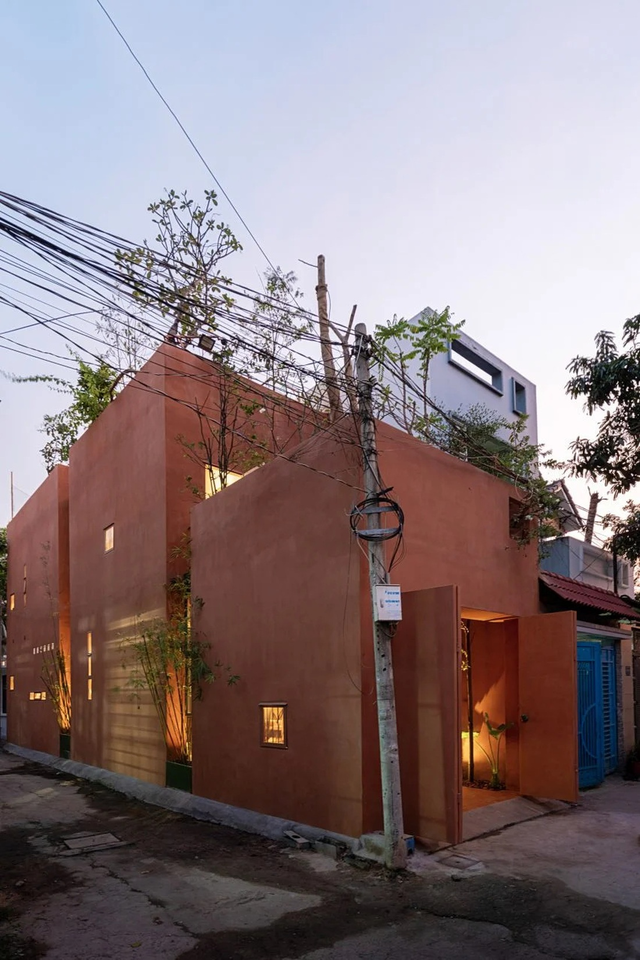 Check out the earthenware house in southern Vietnam featured in British magazine - Ảnh 1.
