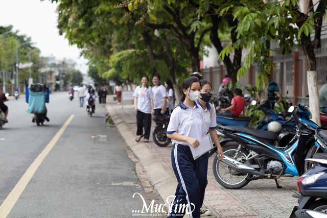 Hôm nay 4-6, thí sinh thi tuyển sinh lớp 10 ở Tiền Giang nghe phổ biến quy chế - Ảnh 6.