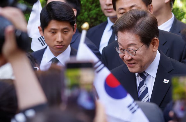 South Korea's new President Lee vows to revive democracy from 'near demise'- Ảnh 4.