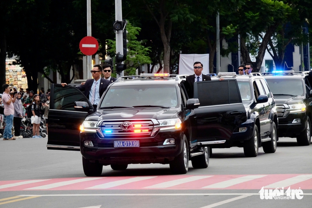 Vietnam’s police rehearse major security showcase in downtown Ho Chi Minh City - Ảnh 1.