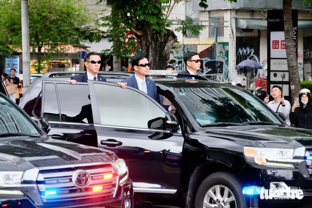 Vietnam’s police rehearse major security showcase in downtown Ho Chi Minh City - Ảnh 2.