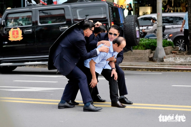 Vietnam’s police rehearse major security showcase in downtown Ho Chi Minh City - Ảnh 5.