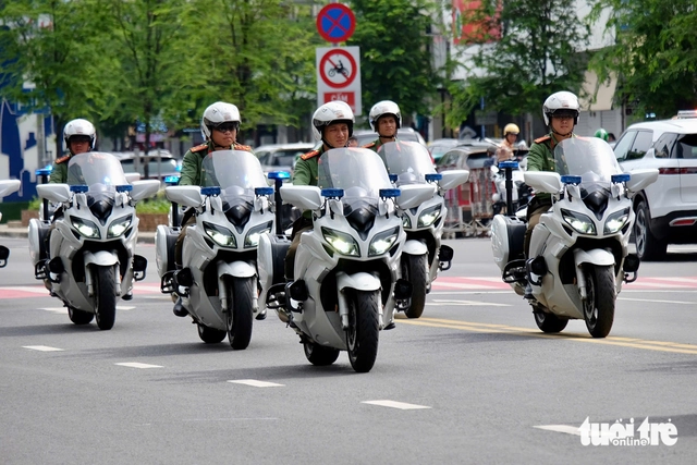 Vietnam’s police rehearse major security showcase in downtown Ho Chi Minh City - Ảnh 7.