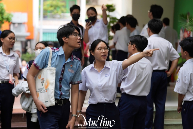 Hôm nay 5-6, thí sinh thi tuyển sinh lớp 10 ở TP.HCM nghe phổ biến quy chế thi  - Ảnh 6.