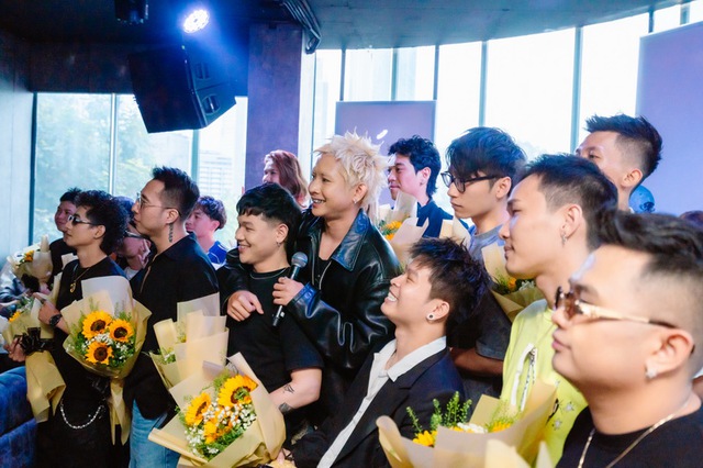 Rapper Pháo đến chúc mừng Ricky Star ra mắt album Đôi chân đi- Ảnh 2.