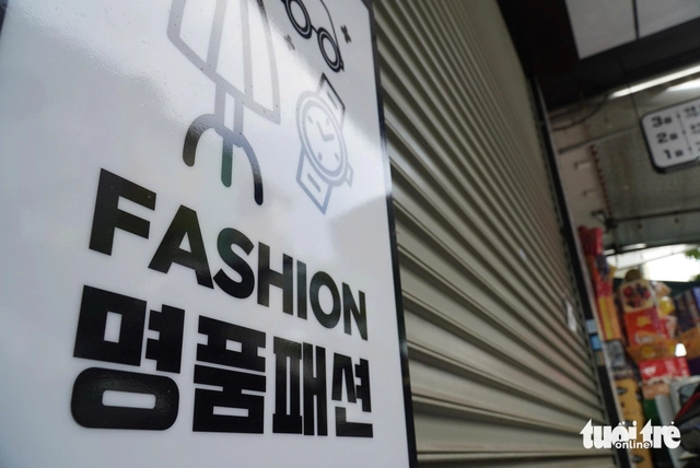 Luxury retail stores in Da Nang shutter after counterfeit goods inspection began- Ảnh 2. Luxury retail stores in Da Nang shutter after counterfeit goods inspection began- Ảnh 2.