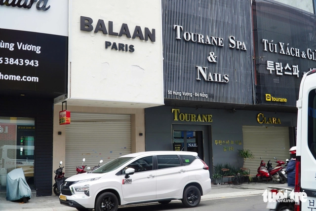 Luxury retail stores in Da Nang shutter after counterfeit goods inspection began- Ảnh 4. Luxury retail stores in Da Nang shutter after counterfeit goods inspection began- Ảnh 4.