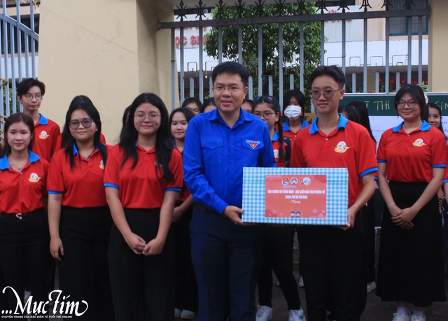 5.000 chiến sĩ Hoa phượng đỏ hỗ trợ thí sinh thi tuyển sinh lớp 10- Ảnh 3.