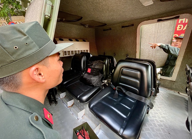 Vietnam police unveil modern combat vehicles, weapons at downtown Ho Chi Minh City exhibit- Ảnh 9. Vietnam police unveil modern combat vehicles, weapons at downtown Ho Chi Minh City exhibit- Ảnh 9.