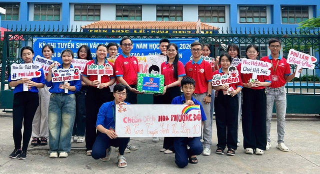5.000 chiến sĩ Hoa phượng đỏ hỗ trợ thí sinh thi tuyển sinh lớp 10- Ảnh 14.