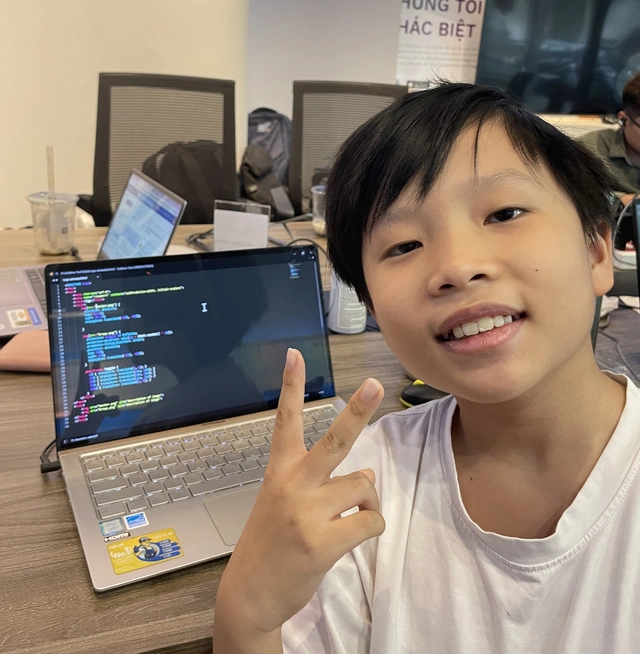 Gen Alpha gây sốt với với profile 'khủng': 13 tuổi làm giám đốc, IELTS 8.0, khả năng lập trình chuyên sâu - Ảnh 2.