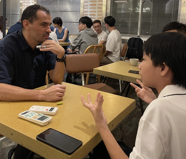 Gen Alpha gây sốt với với profile 'khủng': 13 tuổi làm giám đốc, IELTS 8.0, khả năng lập trình chuyên sâu - Ảnh 3.