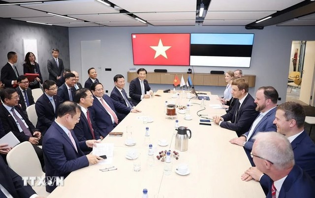 Vietnam PM meets Estonian firms, urges investment in digital, tech sectors - Ảnh 2. Vietnam PM meets Estonian firms, urges investment in digital, tech sectors - Ảnh 2.