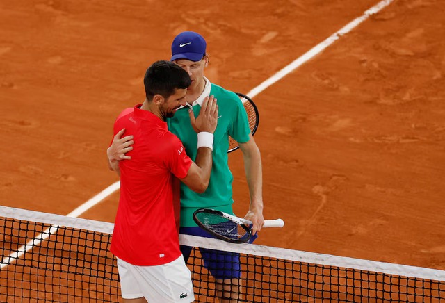 Ruthless Sinner downs Djokovic to reach maiden French Open final - Ảnh 5.