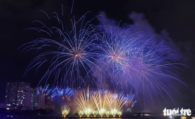 Fireworks shows by Vietnam, Poland wow Da Nang crowds with sights, sounds
- Ảnh 6. Fireworks shows by Vietnam, Poland wow Da Nang crowds with sights, sounds
- Ảnh 6.