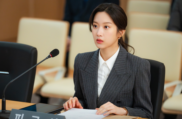 Wonyoung (IVE) lấn sân diễn xuất; Moon Ga Young làm luật sư- Ảnh 3.