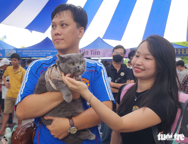 Over 300 dressed-up pets join competition in southern Vietnam - Ảnh 1.