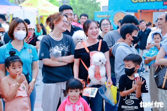 Over 300 dressed-up pets join competition in southern Vietnam - Ảnh 5.