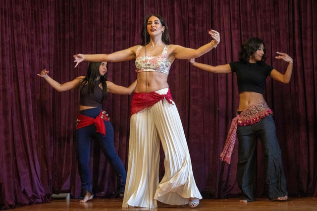 'In our blood': Egyptian women reclaim belly dance from stigma- Ảnh 2. 'In our blood': Egyptian women reclaim belly dance from stigma- Ảnh 2.