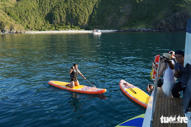 Yacht tours in Vietnam’s Nha Trang Bay become magnet for local, foreign tourists
- Ảnh 2.