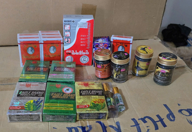 Ho Chi Minh City police arrest couple for producing over 70,000 counterfeit medicated oil bottles  - Ảnh 2.