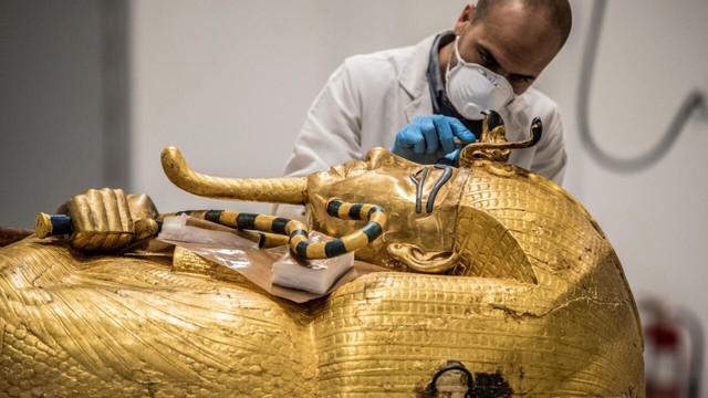 Egyptian conservators give King Tut's treasures new glow- Ảnh 1. Egyptian conservators give King Tut's treasures new glow- Ảnh 1.