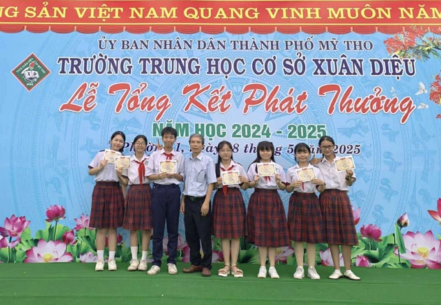 Lần đầu dám kể về mình, thủ khoa Trường THPT Nguyễn Đình Chiểu (Tiền Giang cũ) muốn học cách tự tin hơn - Ảnh 2.