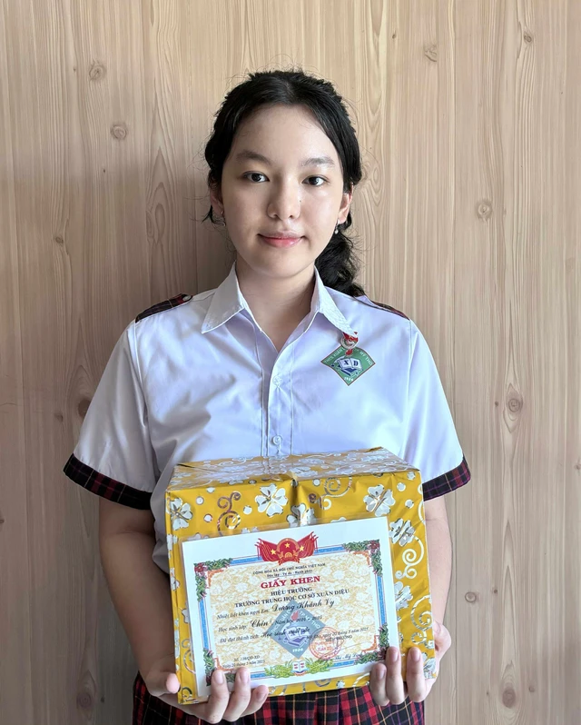 Lần đầu dám kể về mình, thủ khoa Trường THPT Nguyễn Đình Chiểu (Tiền Giang cũ) muốn học cách tự tin hơn - Ảnh 1.