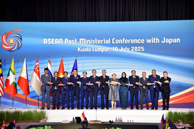 Vietnam strengthens ties with China, Australia, Algeria on AMM-58 sidelines- Ảnh 3. Vietnam strengthens ties with China, Australia, Algeria on AMM-58 sidelines- Ảnh 3.