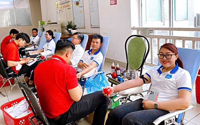 Vietnam sounds alarm as hospitals run low on blood supplies - Ảnh 3. Vietnam sounds alarm as hospitals run low on blood supplies - Ảnh 3.