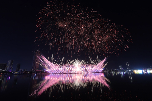 China’s Jiangxi Yangfeng crowned champion at Da Nang fireworks festival- Ảnh 1.