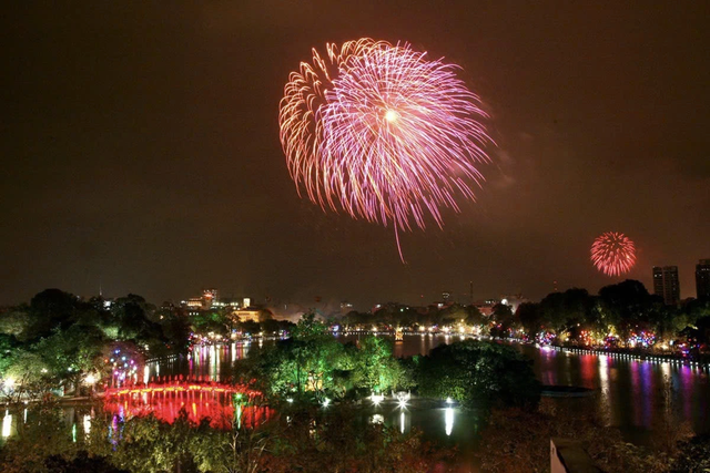 Tối nay 23-1 xem chương trình nghệ thuật và bắn pháo hoa trên kênh nào? - Ảnh 1. Tối nay 23-1 xem chương trình nghệ thuật và bắn pháo hoa trên kênh nào? - Ảnh 1.