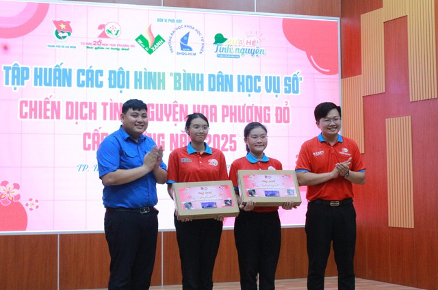 Chiến sĩ Hoa phượng đỏ tập huấn chống lừa đảo trên mạng - Ảnh 6.