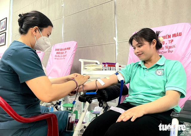 30 blood donations by age of 30: A choice to save lives in Vietnam- Ảnh 1. 30 blood donations by age of 30: A choice to save lives in Vietnam- Ảnh 1.